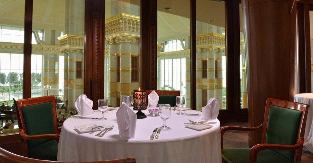 Empire Hotel And Country Club Brunei บันดาร์เสรีเบกาวัน ภายนอก รูปภาพ