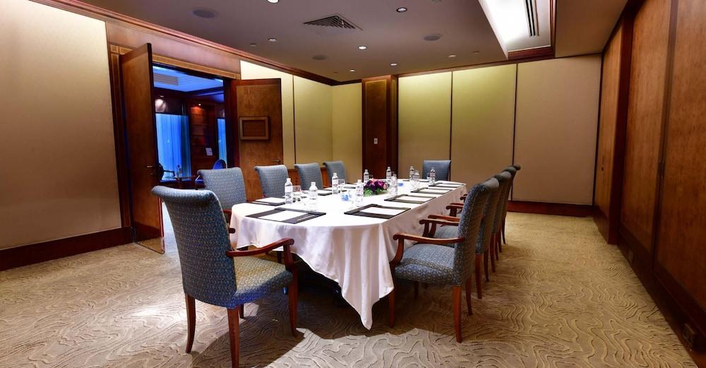 Empire Hotel And Country Club Brunei บันดาร์เสรีเบกาวัน ภายนอก รูปภาพ